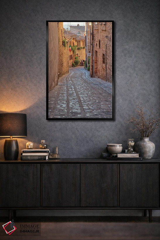 تابلو دکوراتیو Umbria Cobblestone Street In The Town Of Spello,ایتالیا، آمبر… اثر جولی اگرز - D2B