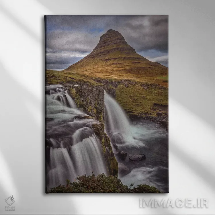 تابلو دکوراتیو Kirkjufellsfoss,ایسلند، آبشار کیرکجوفلسفوس اثر جان فورد - نمای روبهرو روی دیوار