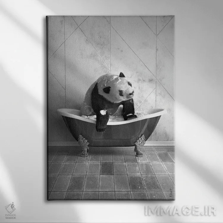 تابلو دکوراتیو پاندا روی توالت اثر جوفری فیلیپ - نمای روبهرو روی دیوار