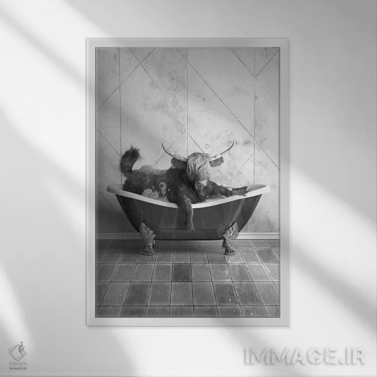 تابلو دکوراتیو طرح گاو کوهستانی برای حمام اثر جوفری فیلیپ - نمای قابدار سفید