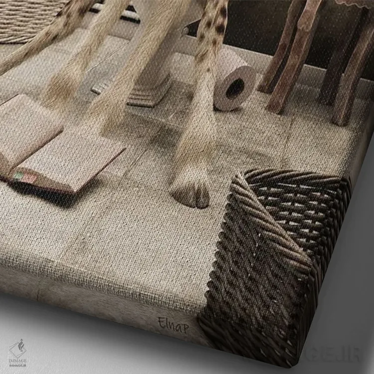 تابلو دکوراتیو زرافه نشسته روی توالت، طرح بامزه حمام، هنر حیوانات اثر جوفری فیلیپ - نمای نزدیک بافت بوم