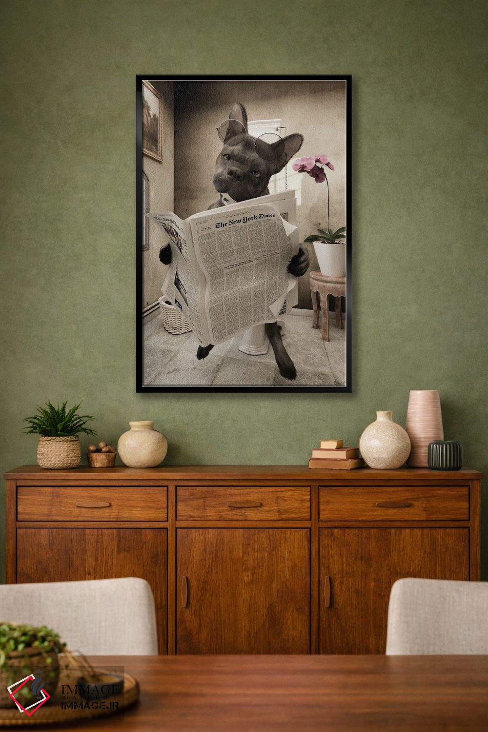 تابلو دکوراتیو بولداگ نشسته روی توالت، طرح بامزه حمام، هنر حیوانات اثر جوفری فیلیپ - D3B