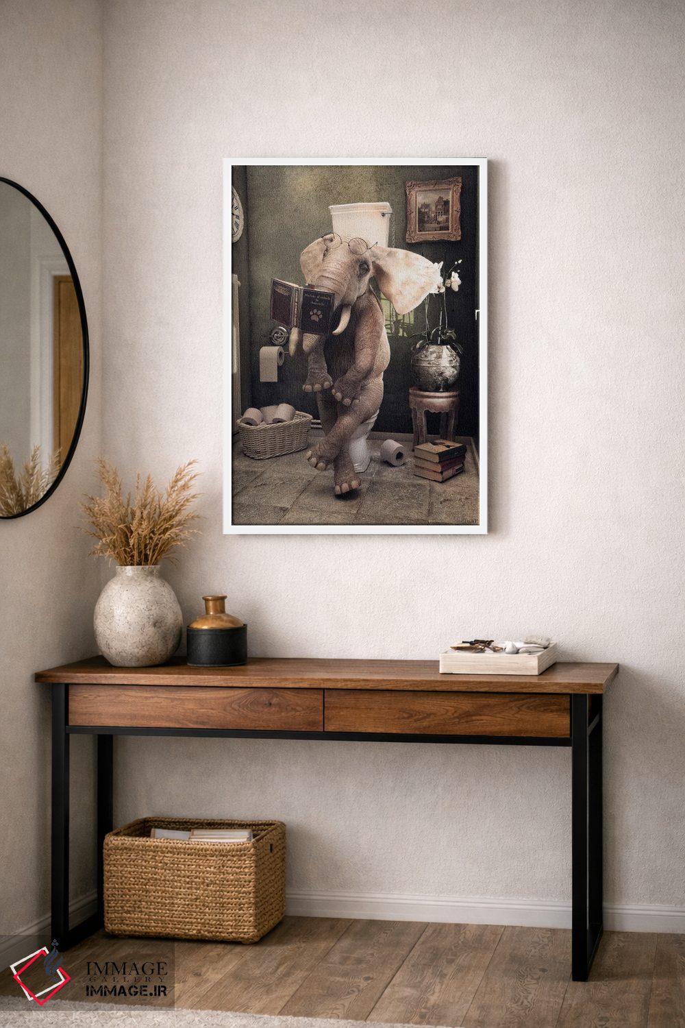تابلو دکوراتیو فیل نشسته روی توالت، طرح بامزه حمام، هنر حیوانات اثر جوفری فیلیپ - D3W