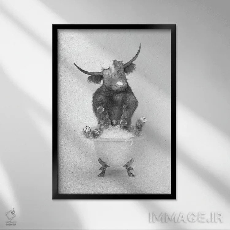 تابلو دکوراتیو گاو کوهستانی در حمام جلویی اثر جوفری فیلیپ - نمای قابدار مشکی