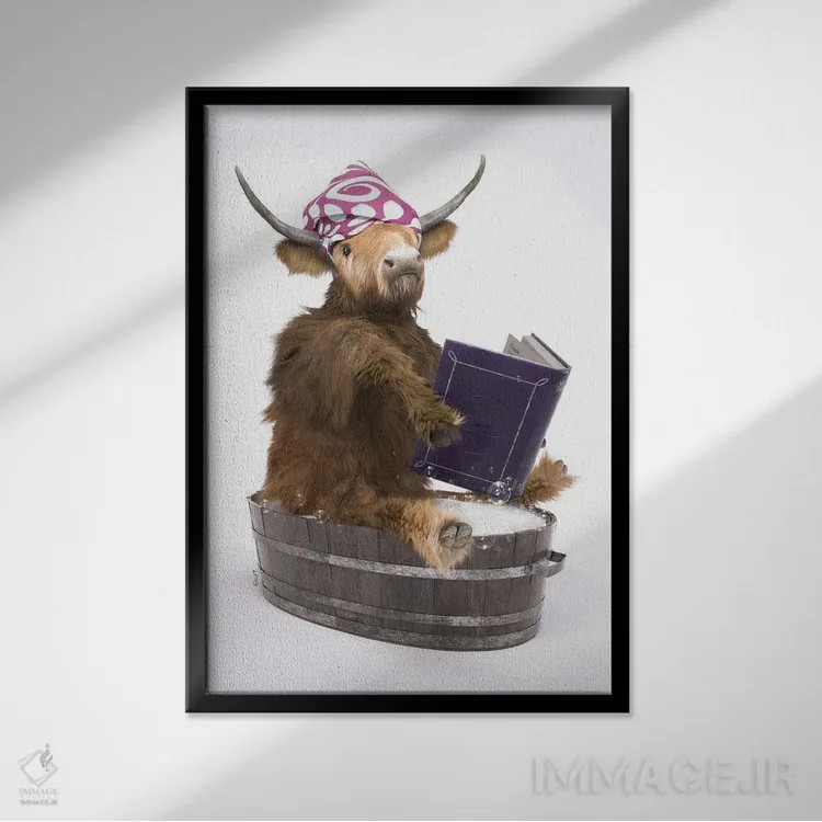 تابلو دکوراتیو گاو کوهستانی در حمام اثر جوفری فیلیپ - نمای قابدار مشکی