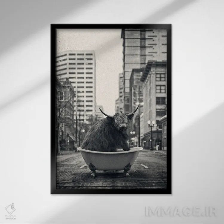 تابلو دکوراتیو گاو کوهستانی در خیابان اثر جوفری فیلیپ - نمای قابدار مشکی