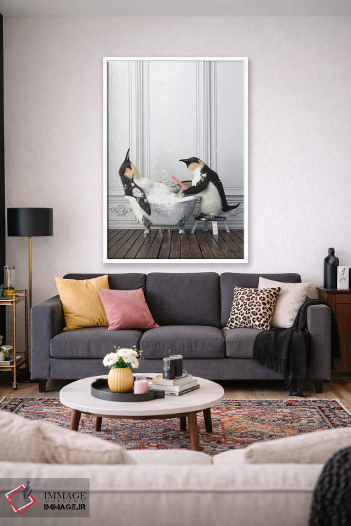 تابلو دکوراتیو پنگوئن در حال مانیکور ناخن در حمام اثر جوفری فیلیپ - D1W