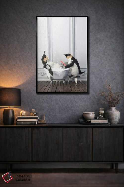 تابلو دکوراتیو پنگوئن در حال مانیکور ناخن در حمام اثر جوفری فیلیپ - D2B