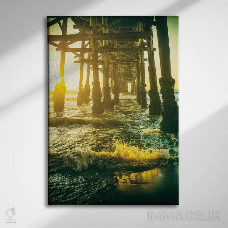تابلو دکوراتیو موج سواری زیر اسکله اثر جوزف اس. جیاکالونه - نمای روبهرو روی دیوار