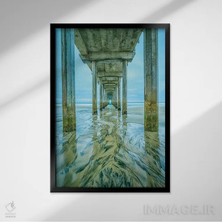 تابلو دکوراتیو اشکال اسکله اسکریپس در شن اثر جوزف اس. جیاکالونه - نمای قابدار مشکی