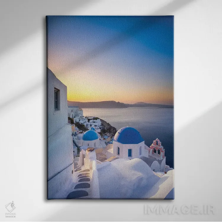 تابلو دکوراتیو Santorini, Greece,طلوع خورشید بر فراز بام های آبی اویا، سانتوری… اثر یان بکه - نمای روبهرو روی دیوار