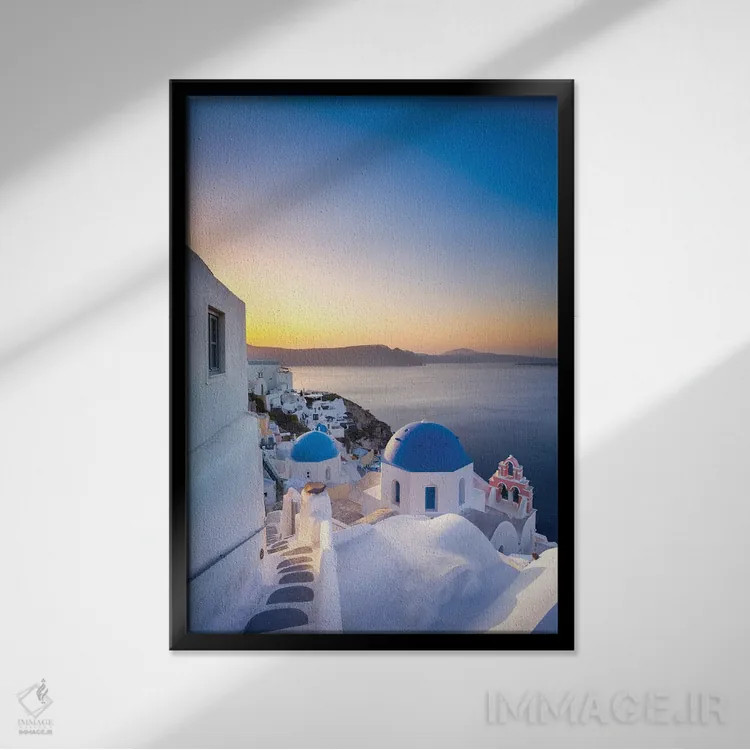 تابلو دکوراتیو Santorini, Greece,طلوع خورشید بر فراز بام های آبی اویا، سانتوری… اثر یان بکه - نمای قابدار مشکی