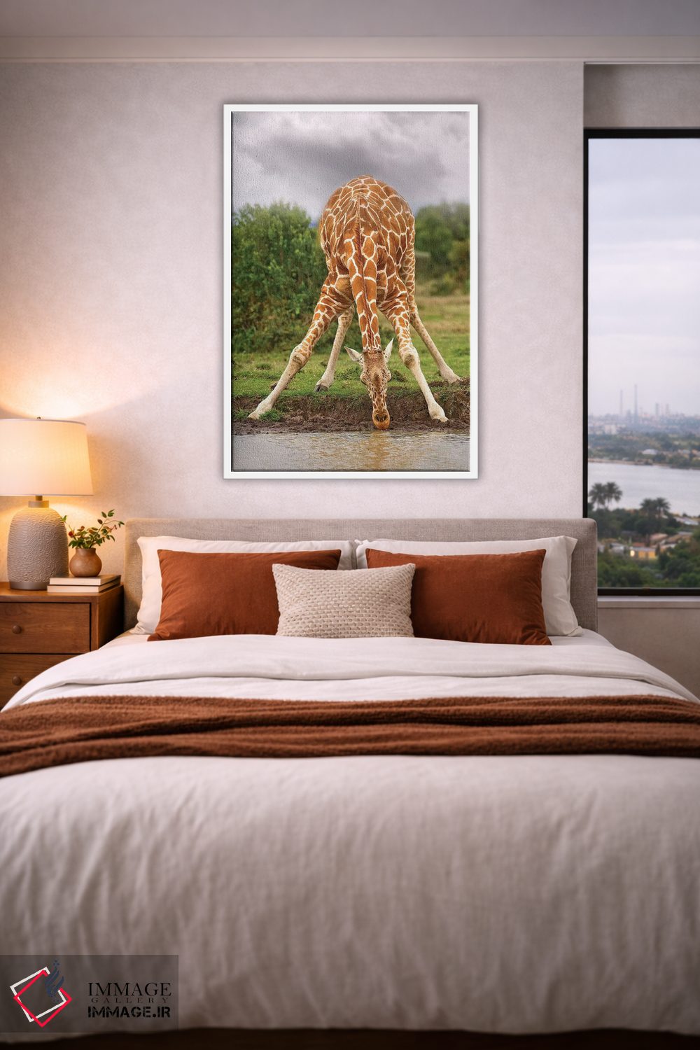 تابلو دکوراتیو زرافه در حال نوشیدن اثر جیمیز - D4W