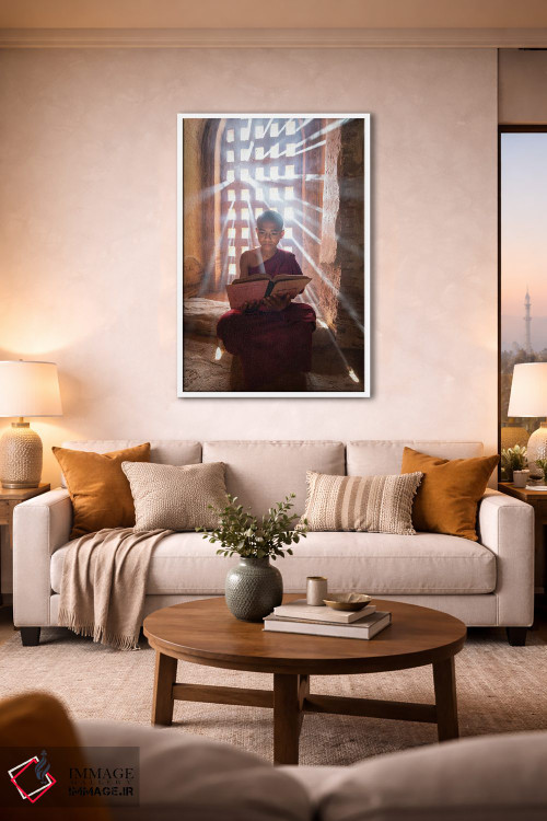 تابلو دکوراتیو Bagan, Myanmar,راهب نوآموز برمه ای در حال خواندن کتاب در معبدی… اثر یان بکه - D1W