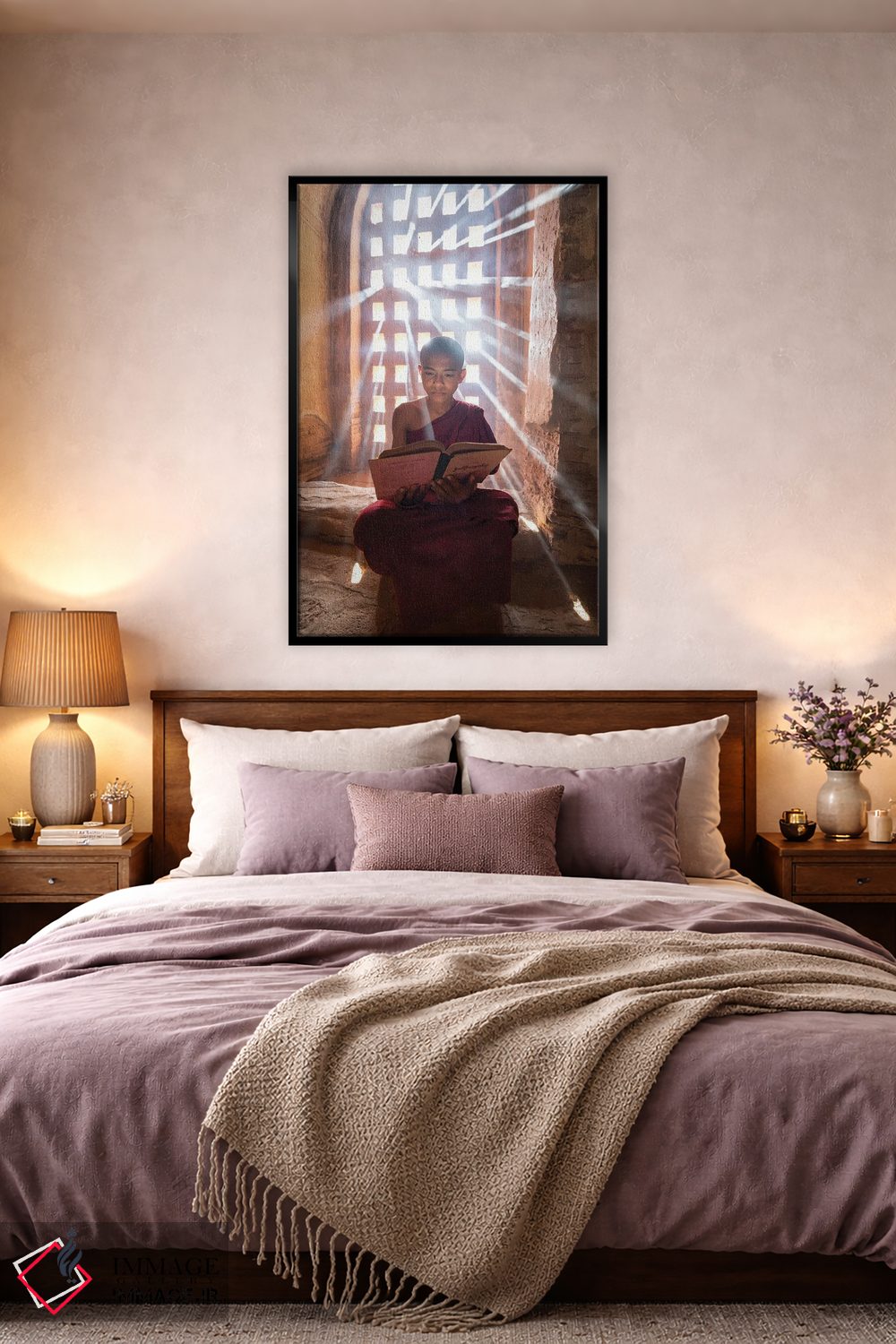 تابلو دکوراتیو Bagan, Myanmar,راهب نوآموز برمه ای در حال خواندن کتاب در معبدی… اثر یان بکه - D3B