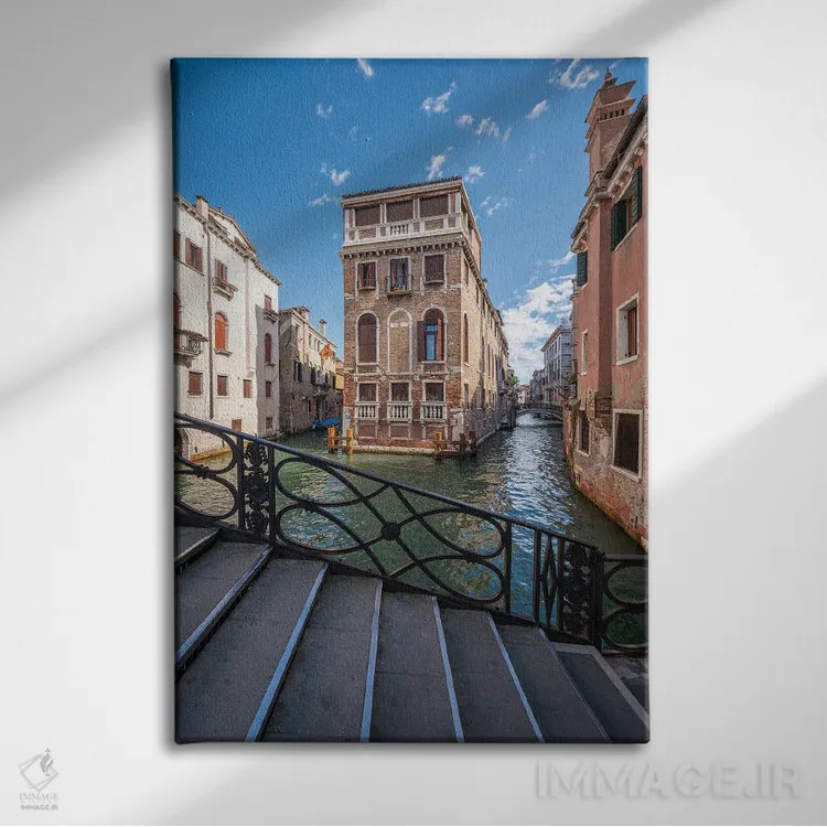 تابلو دکوراتیو Venice, Italy,پل کنزافلزی در تابستان، ونیز، ایتالیا اثر یان بکه - نمای روبهرو روی دیوار