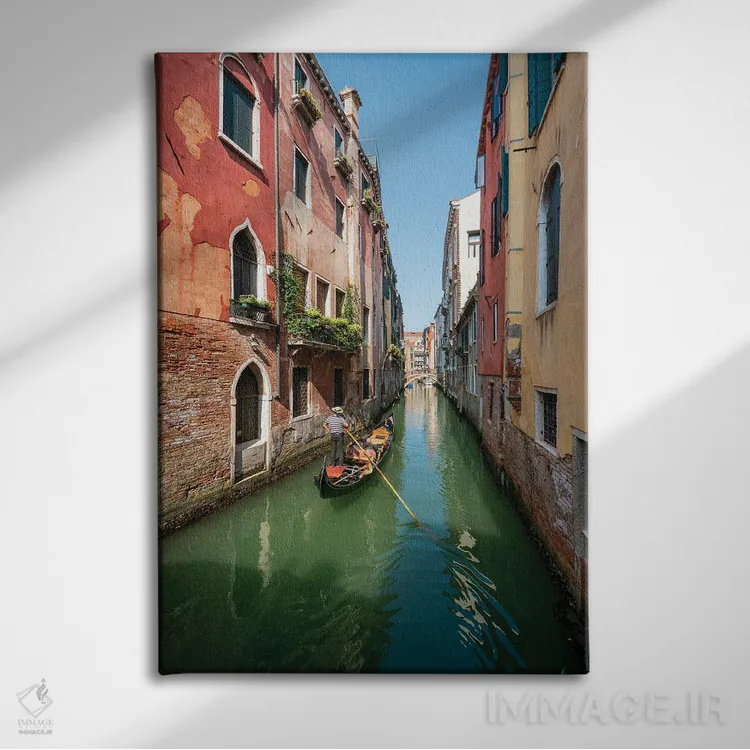 تابلو دکوراتیو Italy,سواری گوندولا در کانال کوچک ونیز، ایتالیا اثر یان بکه - نمای روبهرو روی دیوار