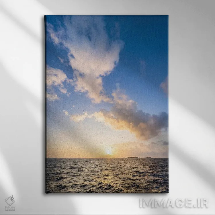 تابلو دکوراتیو ابرهای دراماتیک هنگام غروب خورشید در مالدیو اثر یان بکه - نمای روبهرو روی دیوار