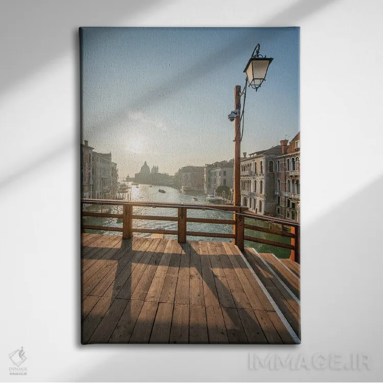 تابلو دکوراتیو Venice, Italy,پل آکادمیا و گراند کانال هنگام طلوع آفتاب، ونیز… اثر یان بکه - نمای روبهرو روی دیوار