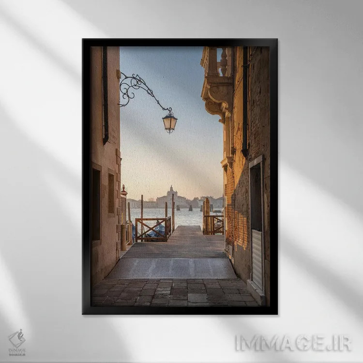 تابلو دکوراتیو Italy,کوچه ای کوچک با نمای کلیسای سانتا ماریا دلا پرزنتاتزیونه… اثر یان بکه - نمای قابدار مشکی