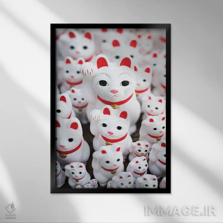 تابلو دکوراتیو مجسمه گربه مانکینکو به عنوان نشانه ای از خوش شانسی اثر یان بکه - نمای قابدار مشکی