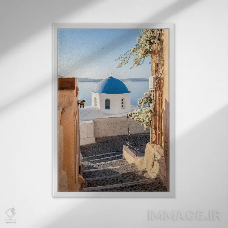 تابلو دکوراتیو Greece,کلیسای گنبد آبی در اویا، سانتورینی، یونان اثر یان بکه - نمای قابدار سفید