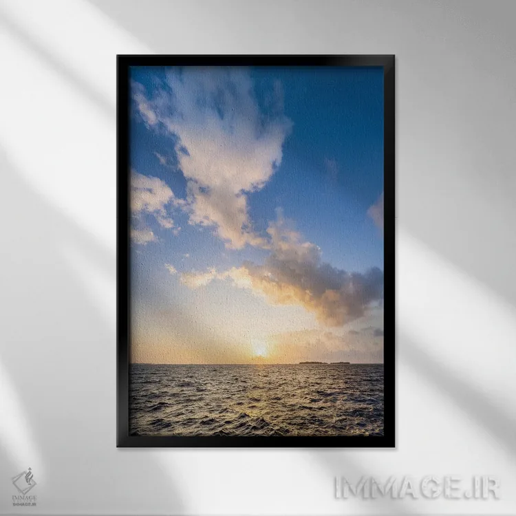تابلو دکوراتیو ابرهای دراماتیک هنگام غروب خورشید در مالدیو اثر یان بکه - نمای قابدار مشکی