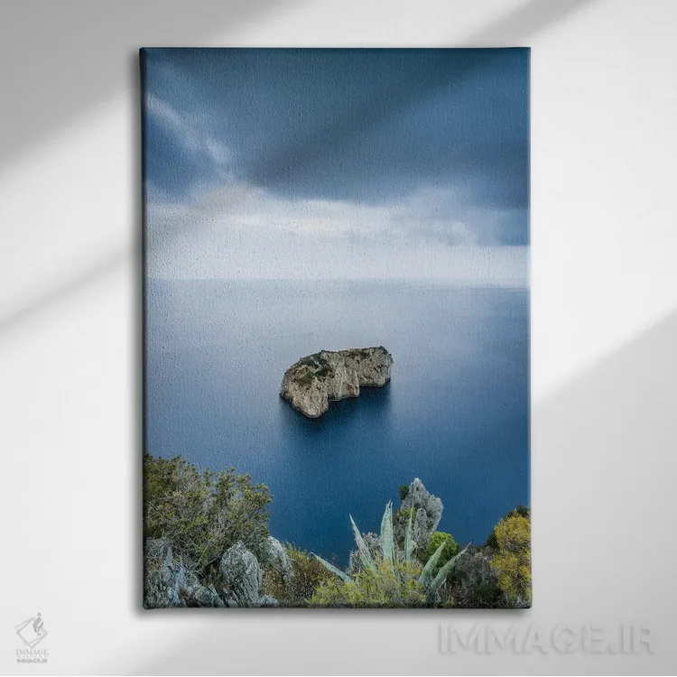 تابلو دکوراتیو Capri, Italy,صخره اسکوگلیو دل موناکونه، کاپری، ایتالیا اثر یان بکه - نمای روبهرو روی دیوار