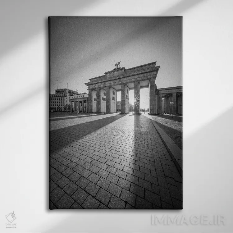 تابلو دکوراتیو Berlin Mitte, Germany,دروازه براندنبورگ تک رنگ، برلین میته، آلم… اثر یان بکه - نمای روبهرو روی دیوار