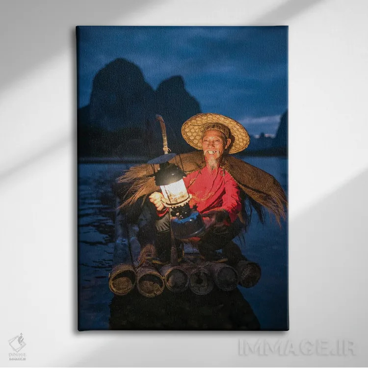 تابلو دکوراتیو Guangxi, Yangshuo, China,صیاد چینی تربیت دهنده باکلان در شب بر… اثر یان بکه - نمای روبهرو روی دیوار
