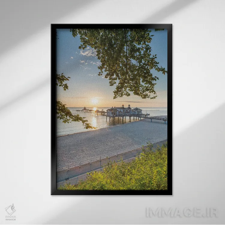 تابلو دکوراتیو Mecklenburg-Vorpommern, Germany,طلوع آفتاب در اسکله زلین در جزی… اثر یان بکه - نمای قابدار مشکی