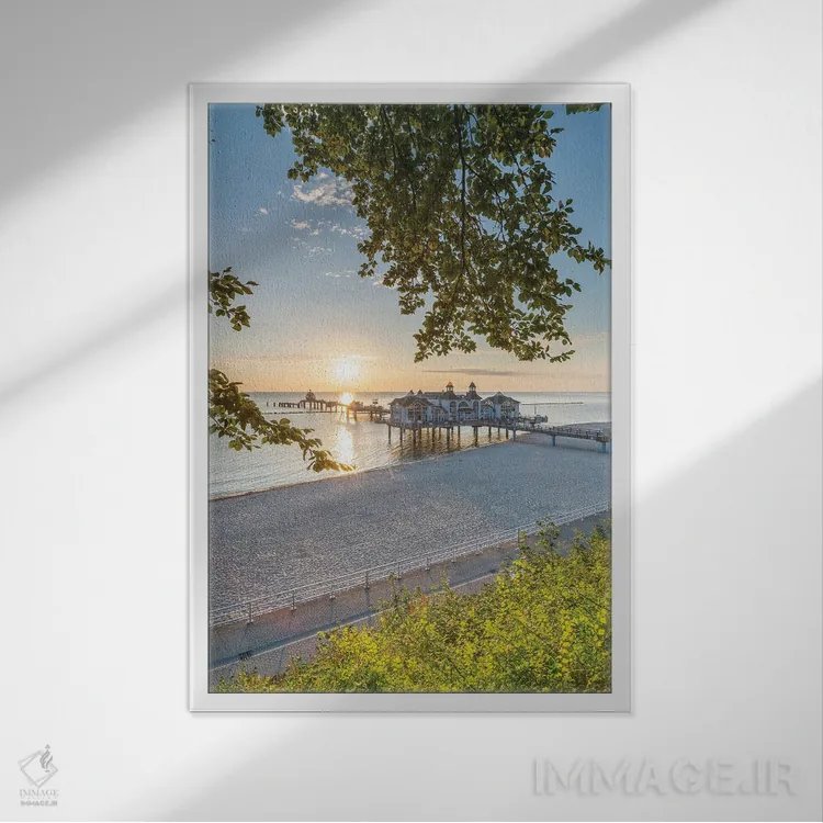 تابلو دکوراتیو Mecklenburg-Vorpommern, Germany,طلوع آفتاب در اسکله زلین در جزی… اثر یان بکه - نمای قابدار سفید