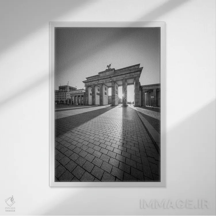 تابلو دکوراتیو Berlin Mitte, Germany,دروازه براندنبورگ تک رنگ، برلین میته، آلم… اثر یان بکه - نمای قابدار سفید