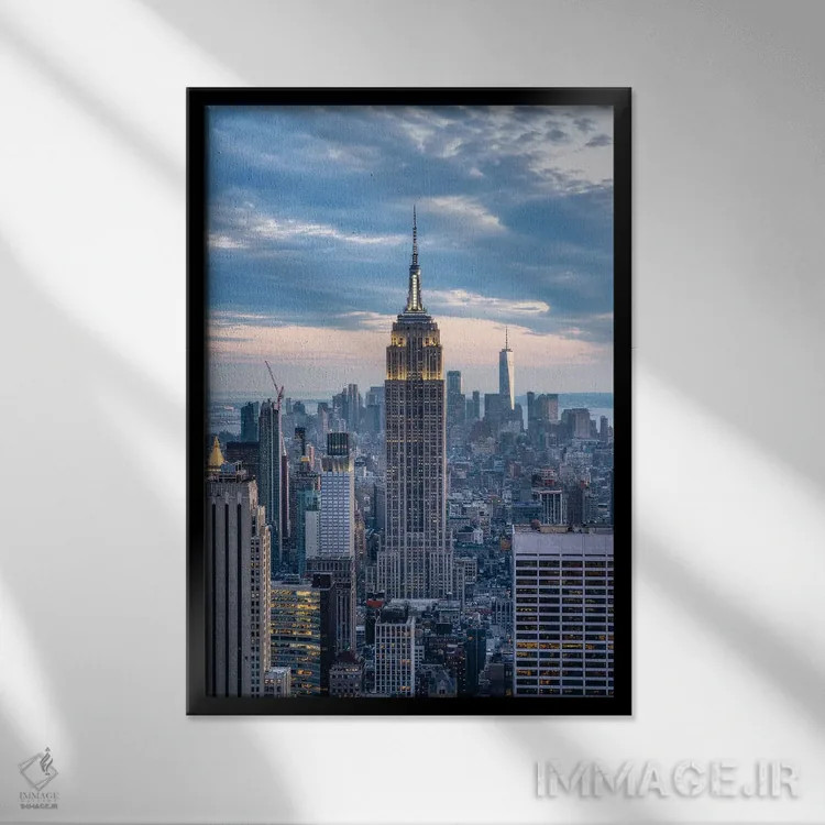 تابلو دکوراتیو New York City,ساختمان امپایر استیت در گرگ ومیش، شهر نیویورک اثر یان بکه - نمای قابدار مشکی