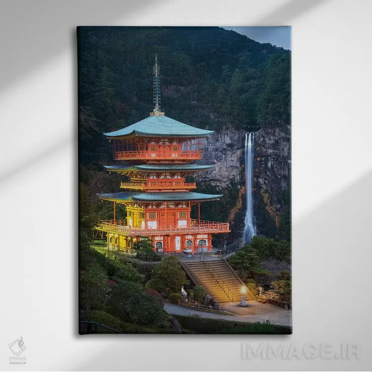 تابلو دکوراتیو پاگودای سیگانتو-جی و آبشار ناچی اثر یان بکه - نمای روبهرو روی دیوار