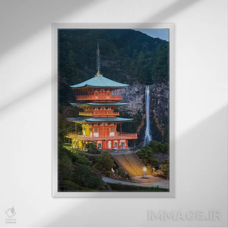 تابلو دکوراتیو پاگودای سیگانتو-جی و آبشار ناچی اثر یان بکه - نمای قابدار سفید