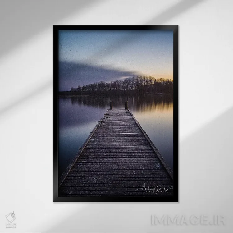تابلو دکوراتیو پل بر فراز آب ساکت اثر اندرز یورولف - نمای قابدار مشکی