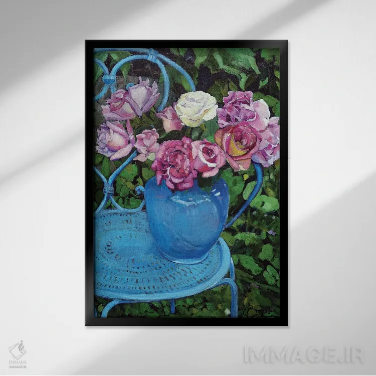 تابلو دکوراتیو صندلی آبی و گل های رز اثر ژان پل کورشیا - نمای قابدار مشکی