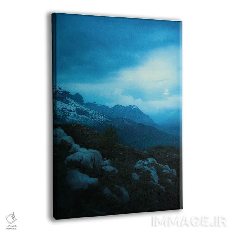 تابلو دکوراتیو ساعت آبی در کوه های ایتالیا اثر جفرسون کاستلاری - نمای پرسپکتیو محصول