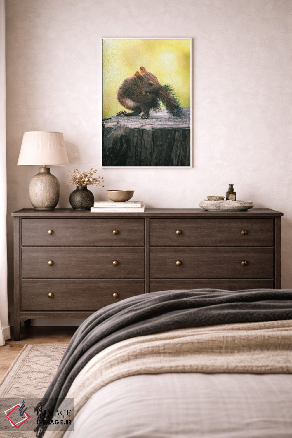 تابلو دکوراتیو بچه سنجاب در حال گاز گرفتن دم خود اثر جفرسون کاستلاری - D3W