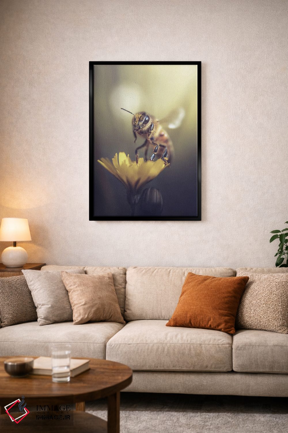 تابلو دکوراتیو زنبور روی گل وحشی کوچک اثر جفرسون کاستلاری - D5B