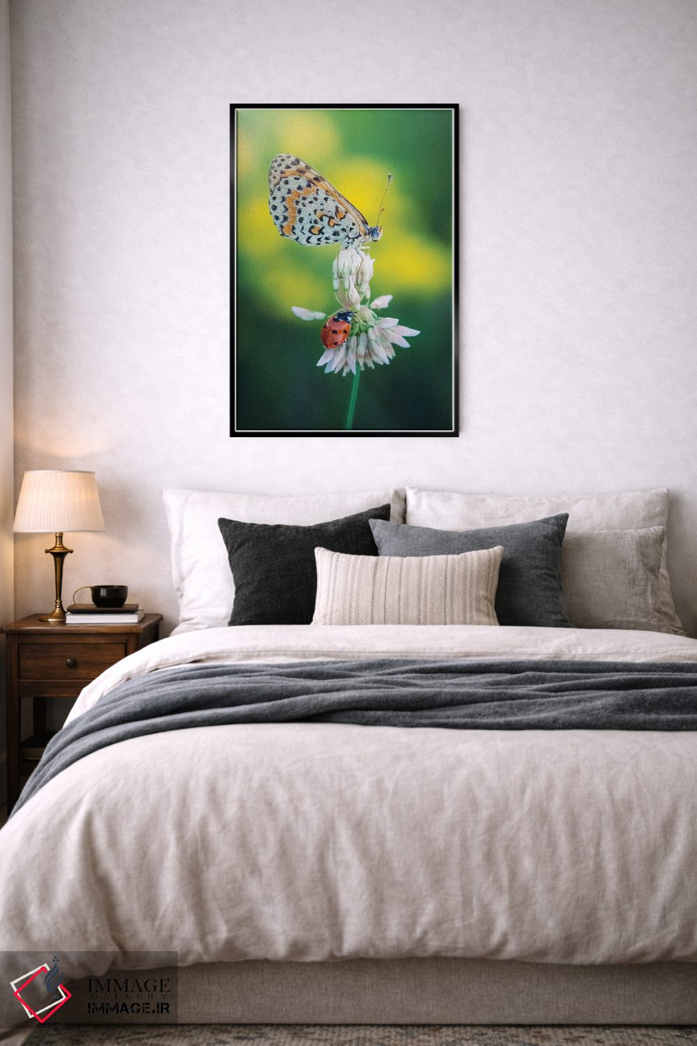 تابلو دکوراتیو پروانه و کفشدوزک روی گل چمنی اثر جفرسون کاستلاری - D6B
