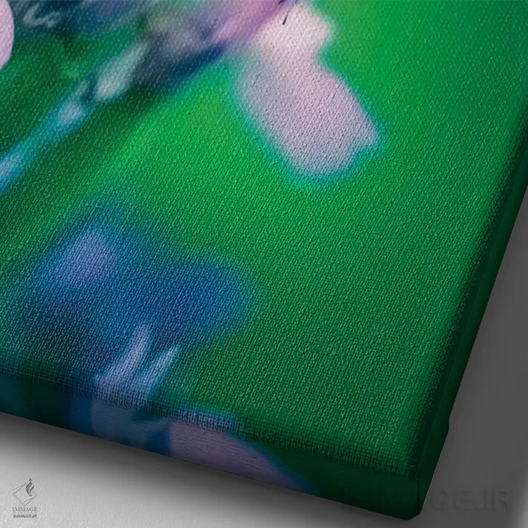 تابلو دکوراتیو کفشدوزک قرمز روی ارکیده وحشی اثر جفرسون کاستلاری - نمای نزدیک بافت بوم