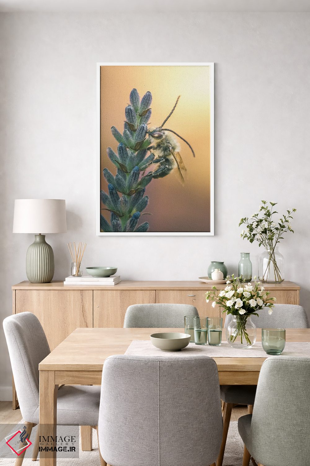 تابلو دکوراتیو زنبور وحشی روی گل های اسطوخودوس اثر جفرسون کاستلاری - D6W