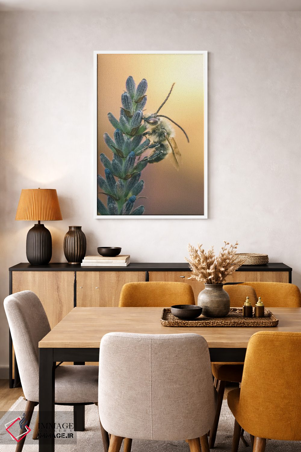 تابلو دکوراتیو زنبور وحشی روی گل های اسطوخودوس اثر جفرسون کاستلاری - D5W