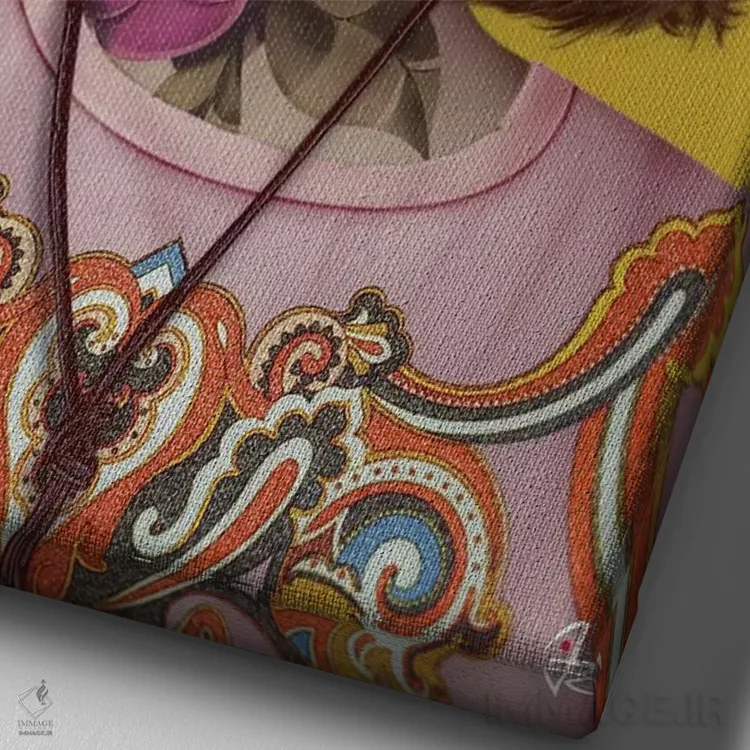 تابلو دکوراتیو مد زودگذر اثر جولیو روسی - نمای نزدیک بافت بوم