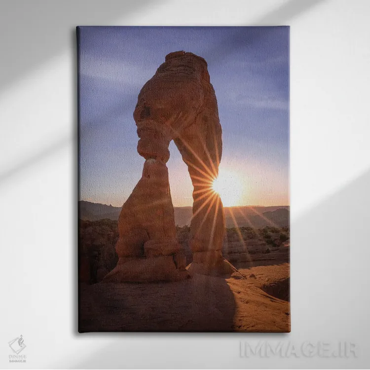 تابلو دکوراتیو درخشش خورشید پشت تاقچه دلکیت اثر عکاسی جاناتان راس - نمای روبهرو روی دیوار