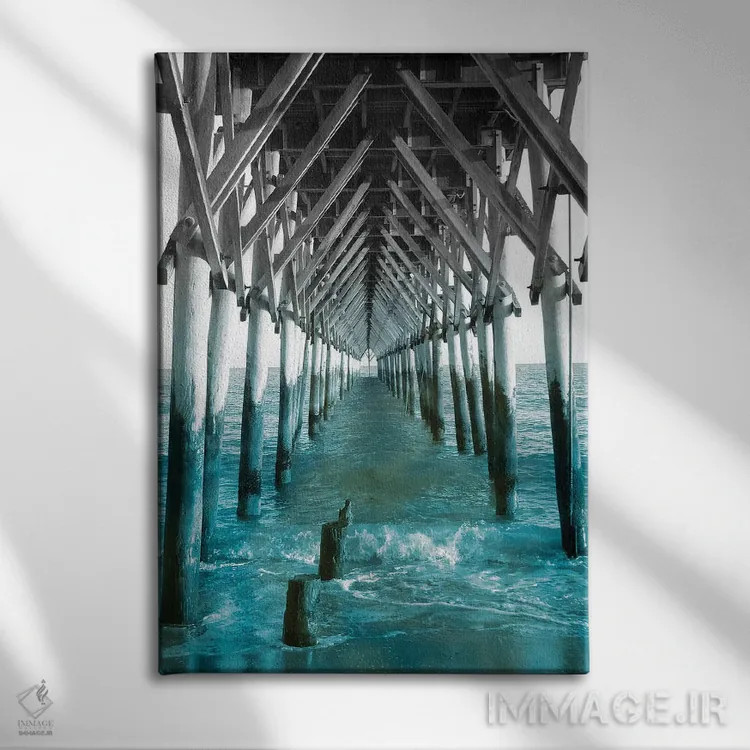 تابلو دکوراتیو اسکله فیروزه ای I اثر خیرو رودریگز - نمای روبهرو روی دیوار