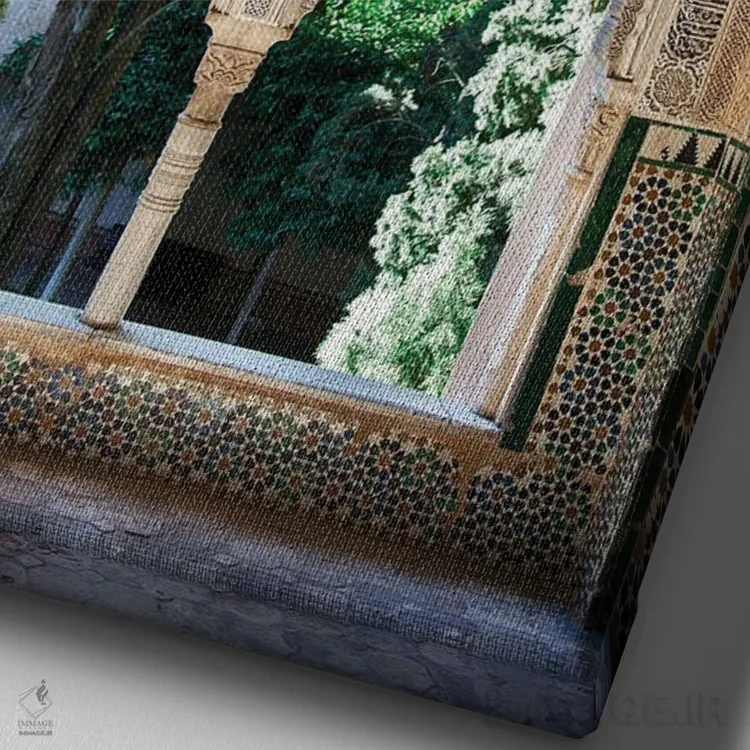 تابلو دکوراتیو Alhambra, Spain,پنجره با طراحی موریس الحمرا، اسپانیا اثر جین ریکس - نمای نزدیک بافت بوم