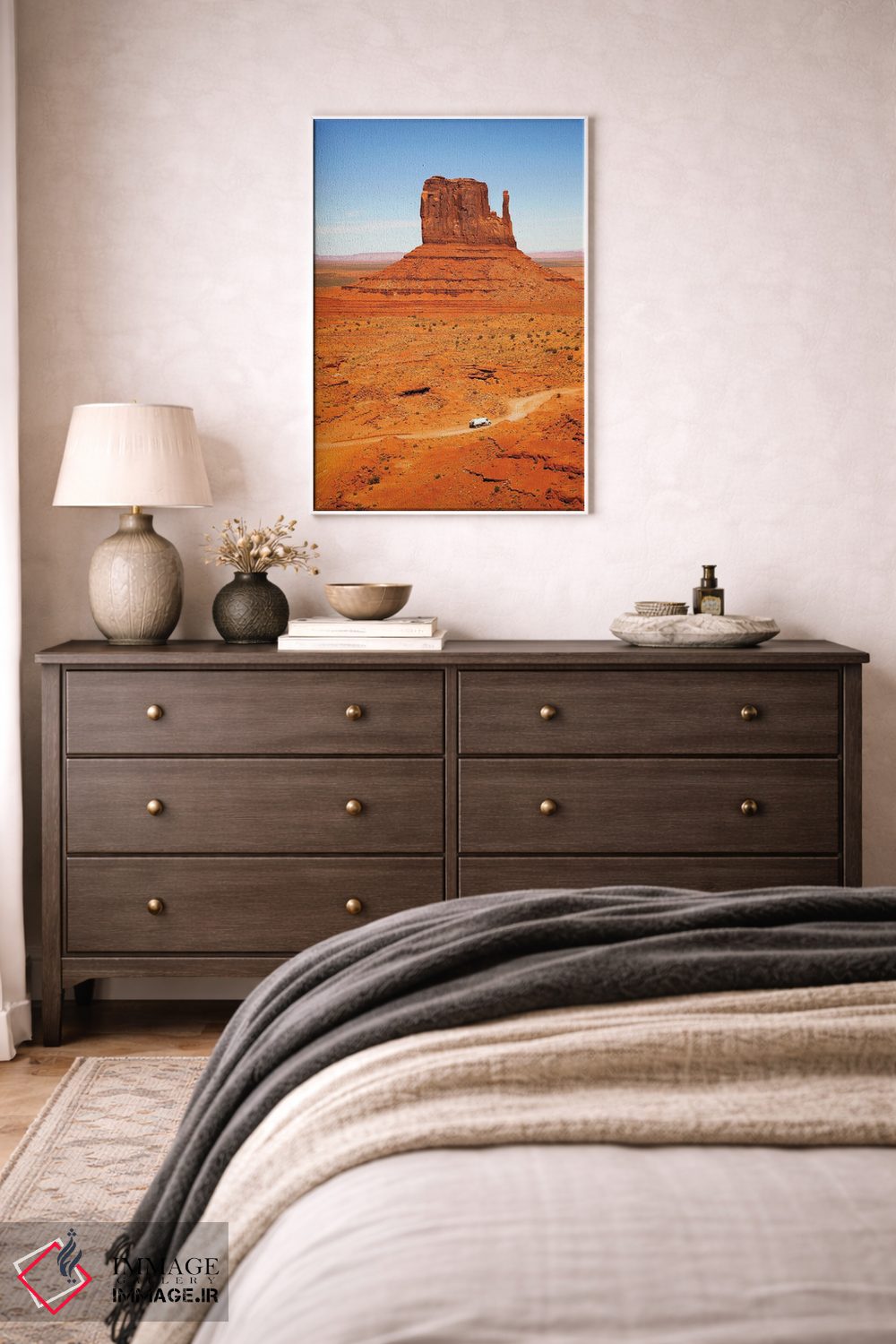 تابلو دکوراتیو Monument Valley,تپه با کامیون، دره یادبود اثر جین ریکس - D2W